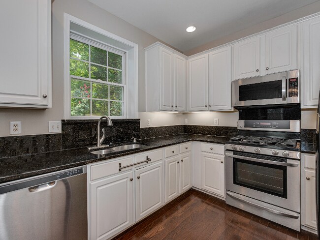 Building Photo - 2124 Sablewood Dr