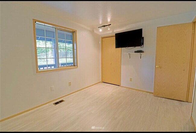 Building Photo - 11219 4th Pl S