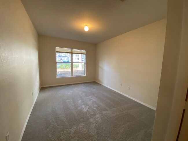 Building Photo - Ground Floor - 2 Bedrooms, 2 Bathrooms