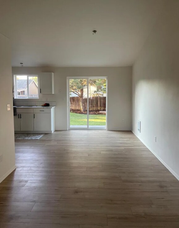 Building Photo - 3238 SW Metolius Ave