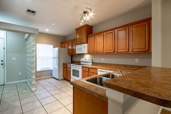 Building Photo - NOW AVAILABLE!!! Beautiful Large Town-home!