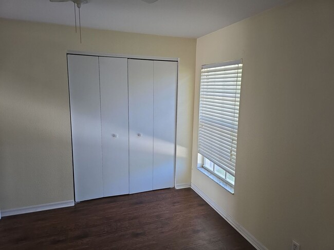 Building Photo - Charming 2 bedroom, 1.5 bathroom, 2 story ...