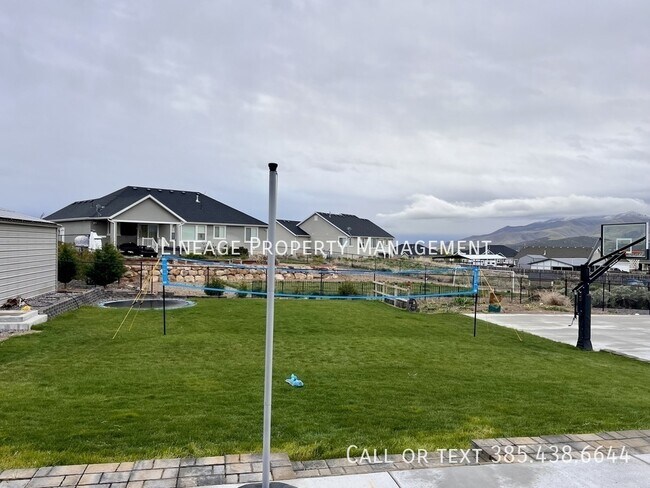 Building Photo - 9722 N Horizon Dr