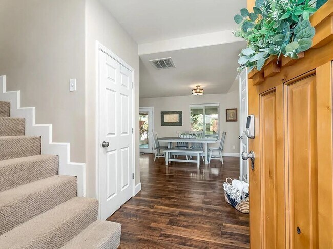 Building Photo - Beautifully Updated North Fresno 3/3