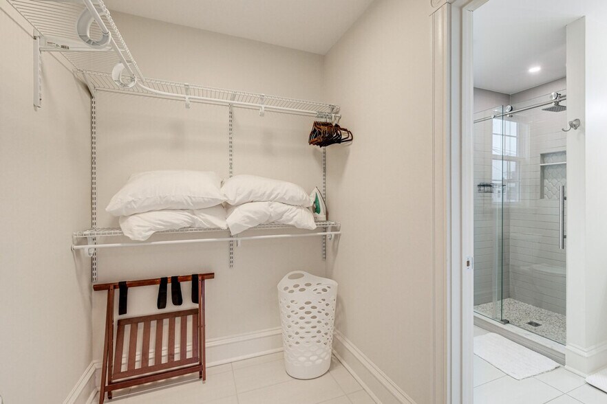 Building Photo - 2312 Rosewood Ave