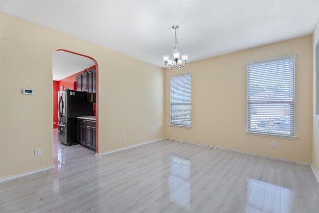 Building Photo - 1109 Hyde Park Dr