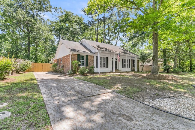 Building Photo - Move-In Ready Home in a Prime Summerville ...