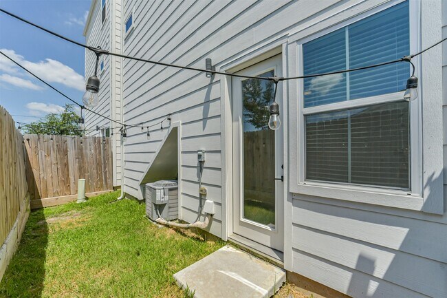Building Photo - 8321 Springwood Cyn Ln