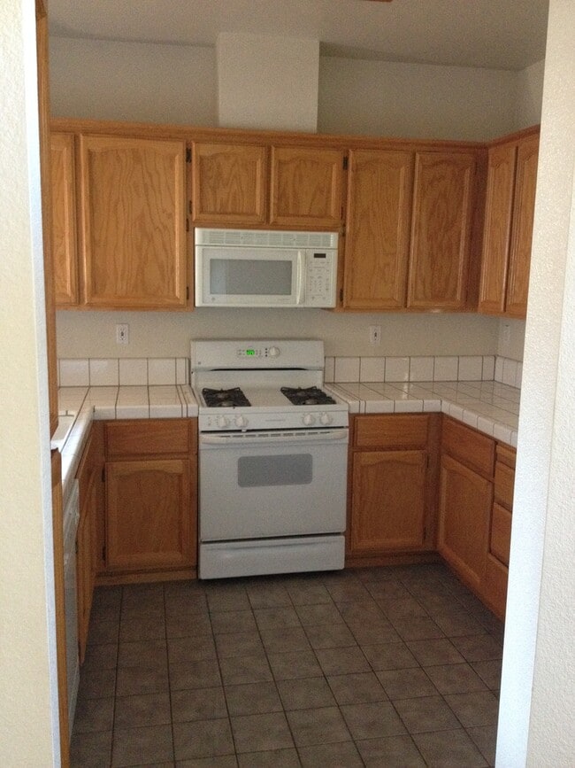 Building Photo - Charming Folsom Cluster Home Community near Oak Ave & East Bidwell