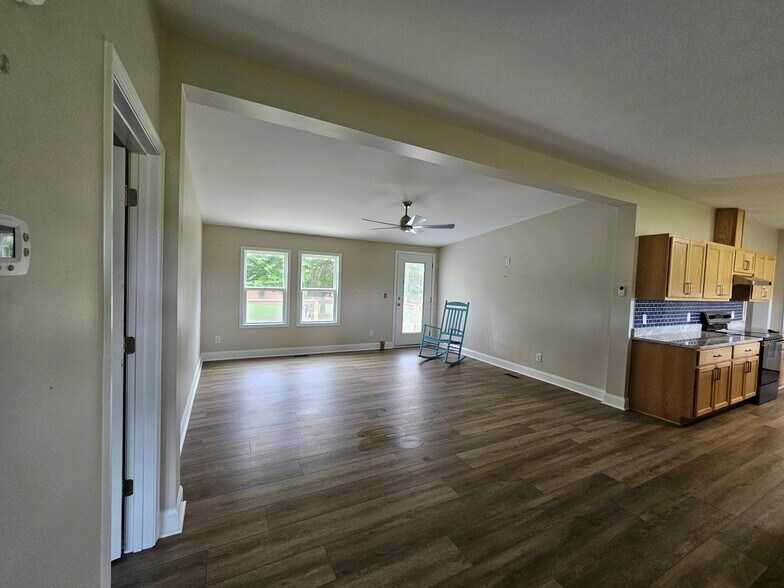 Building Photo - 114 Franks Farm Rd