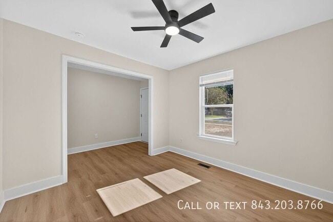 Building Photo - 955 Godber St