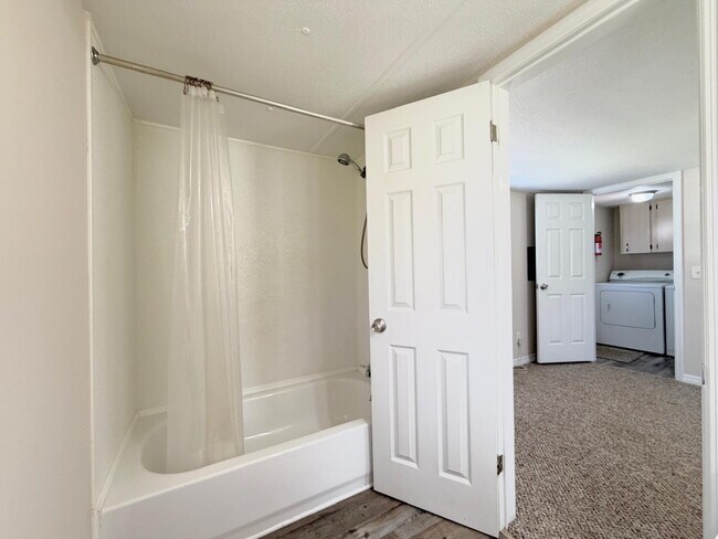 Building Photo - Move-In Ready 2-Bedroom 2 Bath home on One Acre!