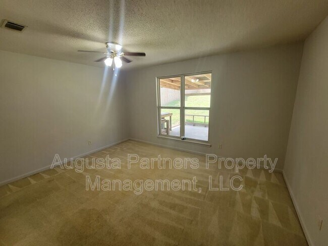 Building Photo - 3737 Woodcock Dr