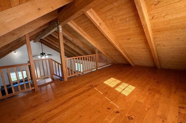 Building Photo - 20250 Vineyard Ln