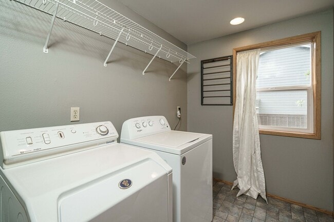 Building Photo - 3 Bedroom 2.5 Bath with workshop and fence...
