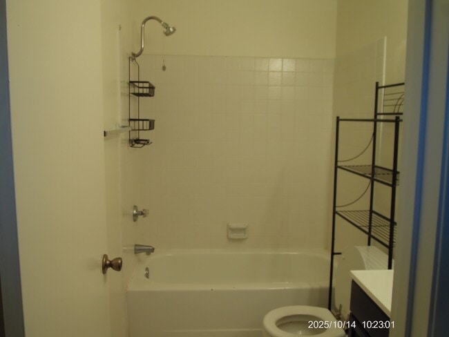 Building Photo - 1074 Beechwood St