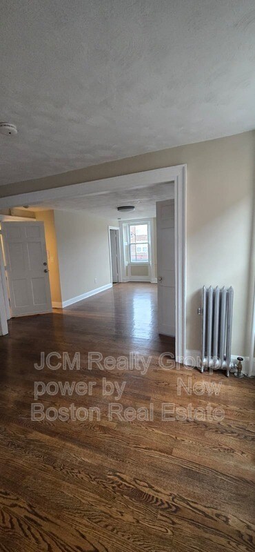 Building Photo - 86 Main St