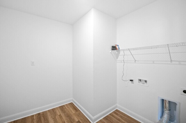 Building Photo - DON'T MISS OUT!