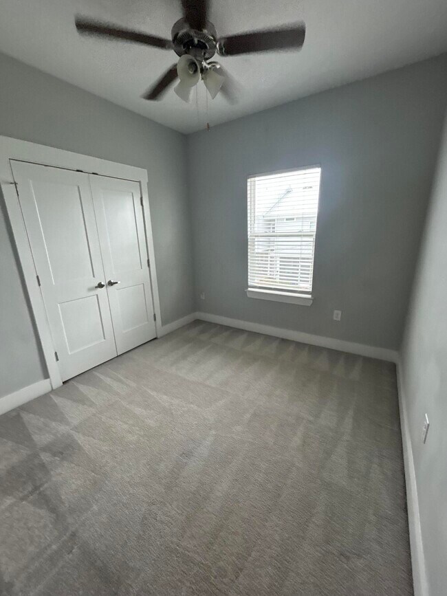 Building Photo - 147 N Sand Palm Rd