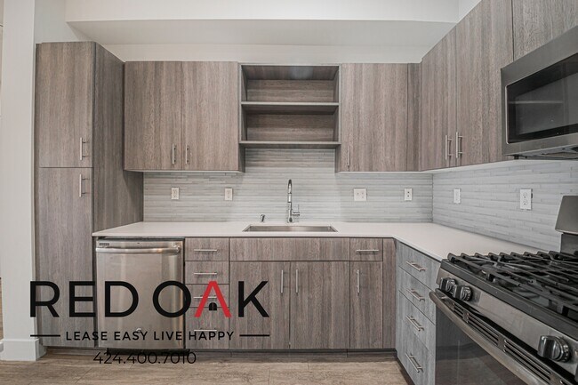 Building Photo - 1331 W 7th St