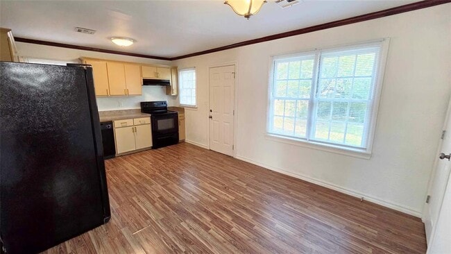 Building Photo - 605 NW 50th St