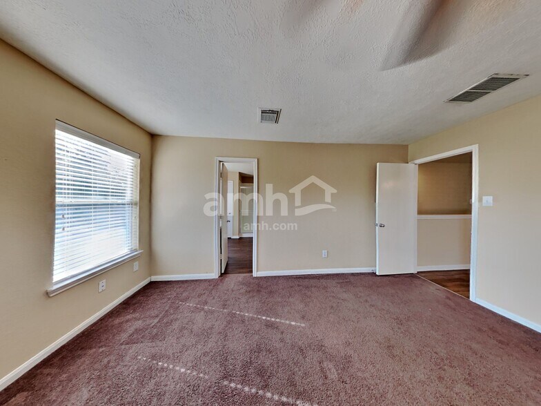Building Photo - 18107 Shallow Leaf Ln