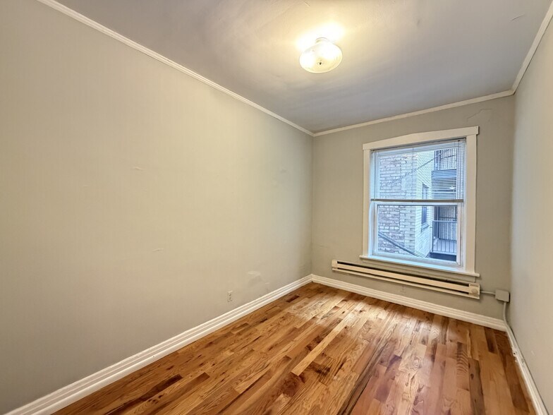 Building Photo - 457 W Melrose