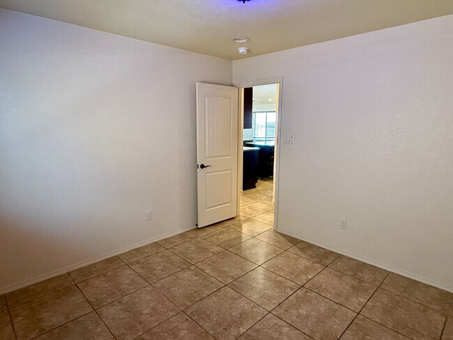 Building Photo - 4 bedroom view home in San Luis, AZ
