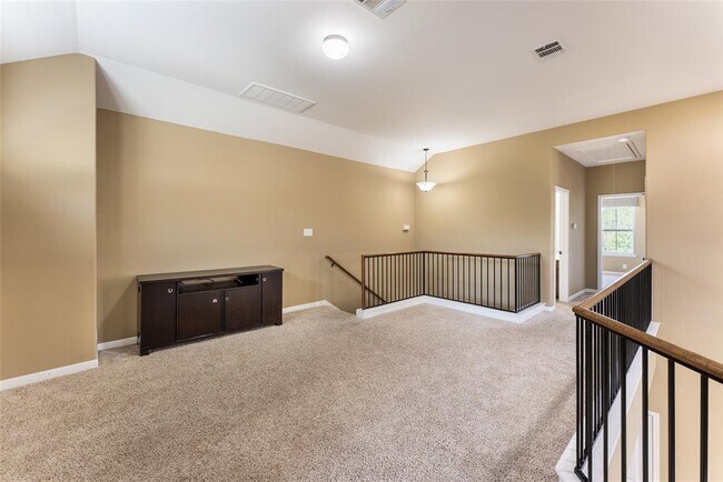 Building Photo - 13400 Briarwick Dr