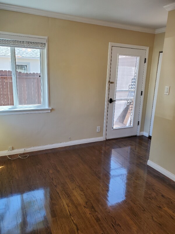 Building Photo - 421 N Ditmar St