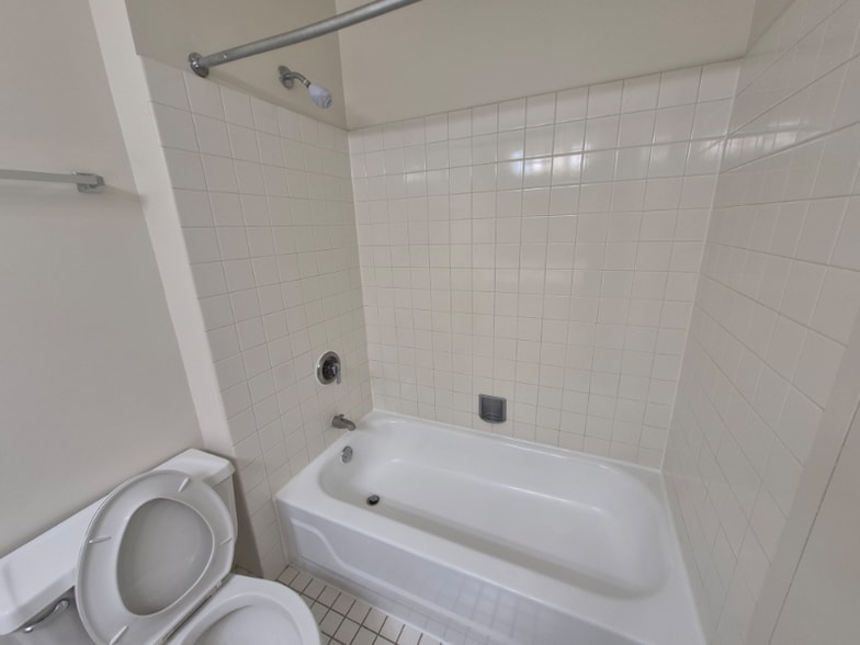 Primary Photo - 5885 Forest View Rd