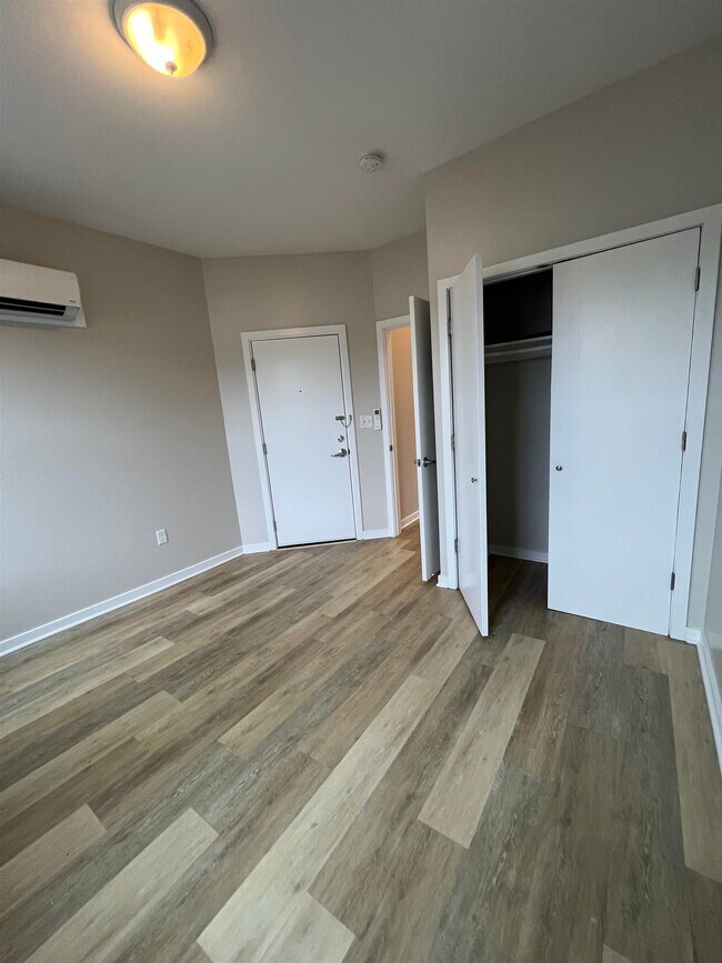 Building Photo - 304 Ege Ave