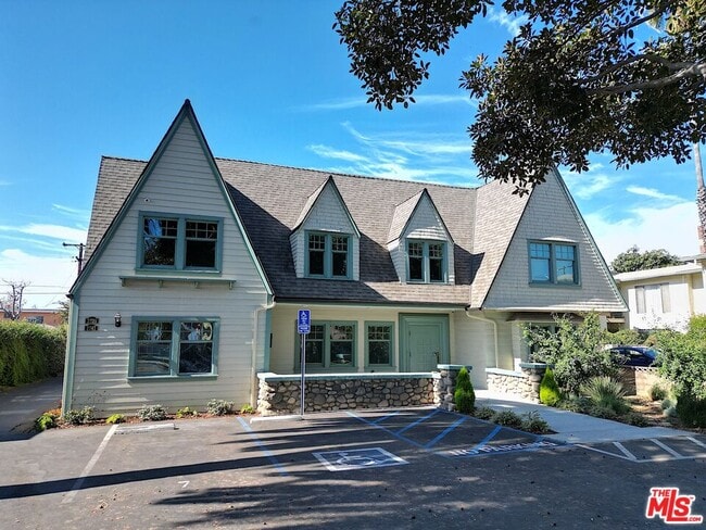 Primary Photo - 2739 S Budlong Ave