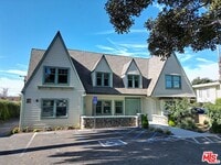 Building Photo - 2739 S Budlong Ave