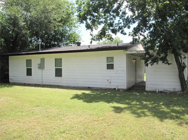 Building Photo - 3003 Williams Dr