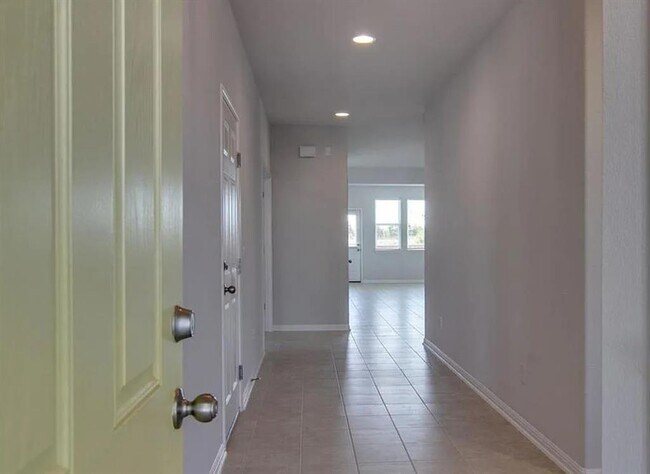 Building Photo - 240 La Escalera Dr