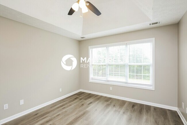 Building Photo - 4 Bedroom Pet-Friendly Home in Flowery Branch, GA with Main Street Renewal