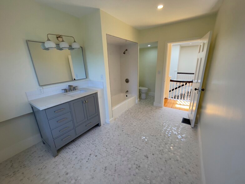 Building Photo - 1716 Beacon St