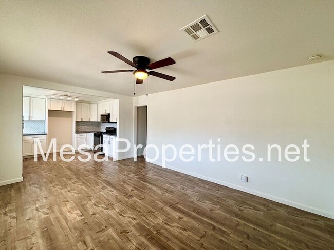 Building Photo - 820 Caliente Dr