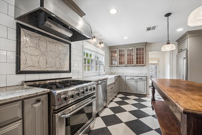 Building Photo - 5210 Meadow Lake Ln