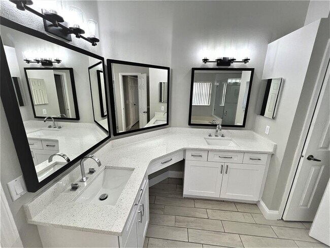 Building Photo - 304 Crisan Ct