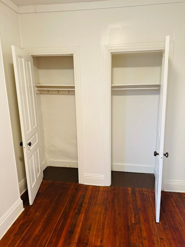 Building Photo - 2nd Floor 1 Bedroom West End of York City