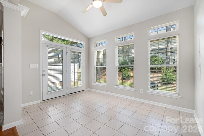 Building Photo - 132 S Arcadian Way