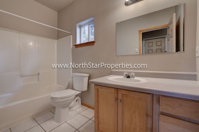 Building Photo - Wonderful Bend Property Close to Mountain ...