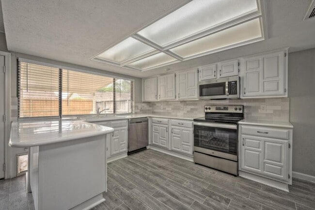 Building Photo - 5423 Dunnethead Dr