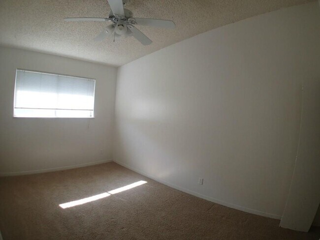 Building Photo - 608 W 51st St