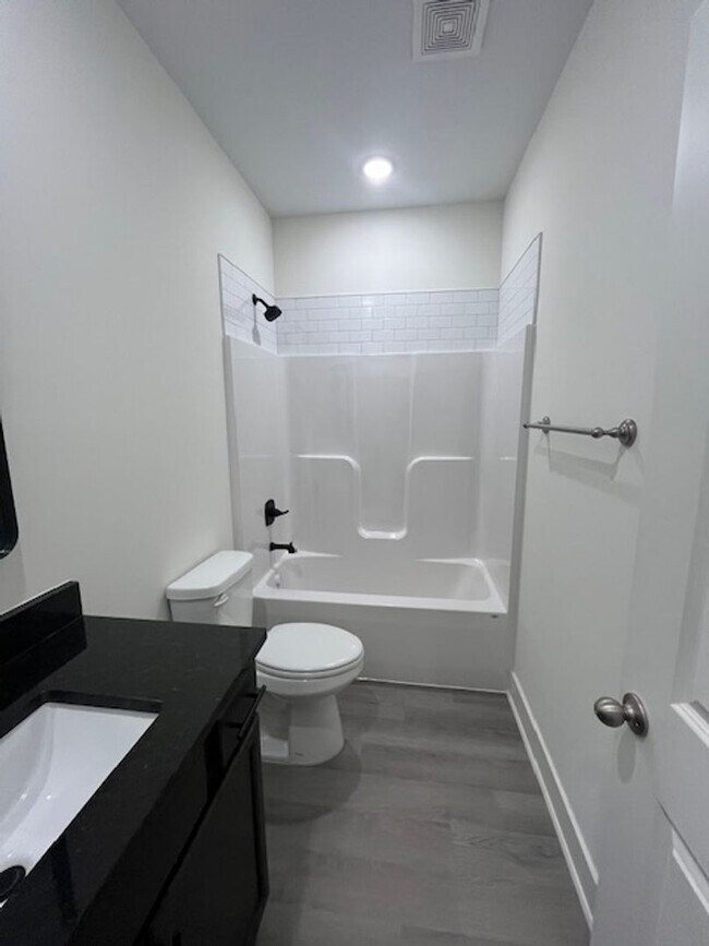 Building Photo - Beautiful 3-Bedroom Family Home for Rent in Fox Run!