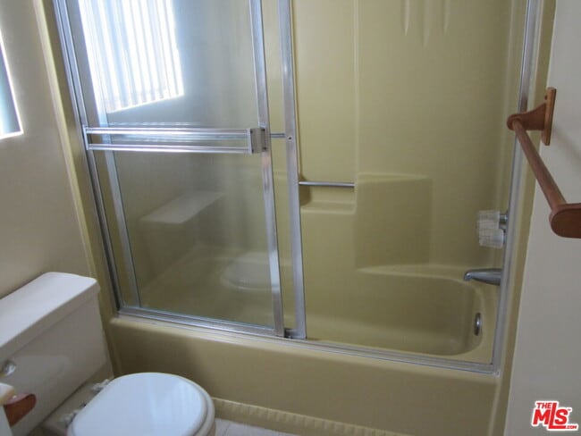 Building Photo - 5275 Colodny Dr