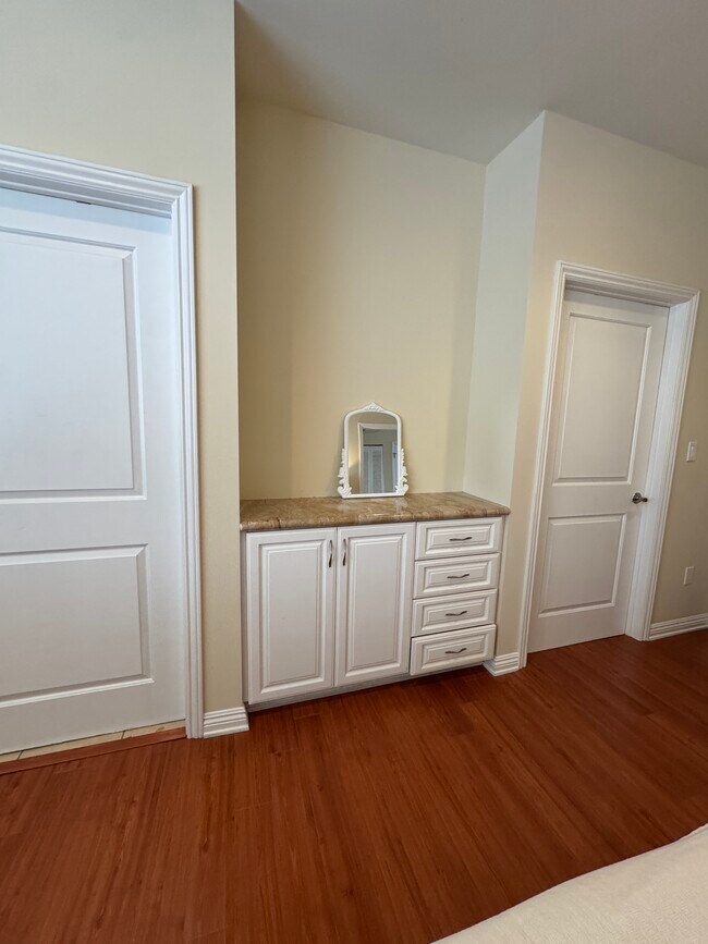 Building Photo - 1845 Beloit Ave