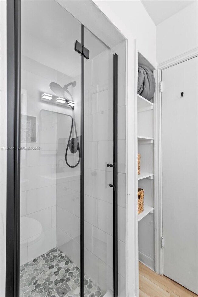 Building Photo - 715 NE 6th St